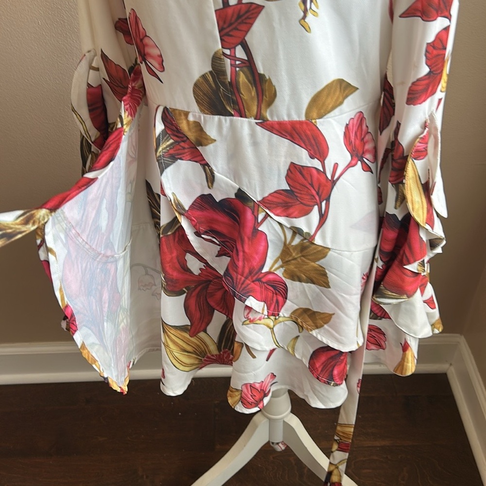Luxxel Womens Floral Print Dress Sz M Ruffle Details Wrap Style 3425 - Picture 3 of 8